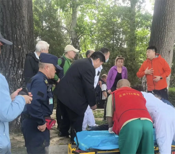 生命守护｜西苑医院胸痛中心极速救治景区猝死患者